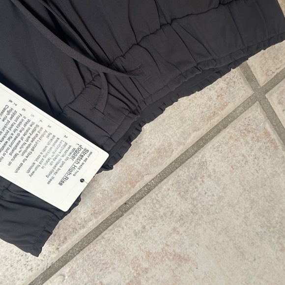 New Lululemon Stretch HR Jogger in grey sage - Picture 13 of 14